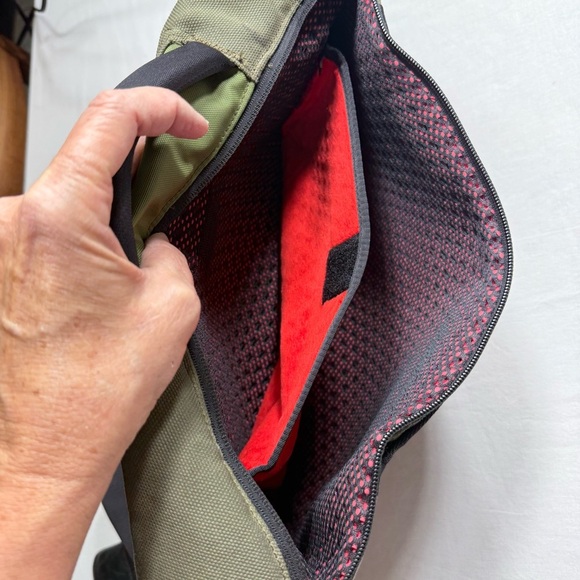 Timbuk2 Forest Green and Black Large Messenger Bag - Picture 7 of 15